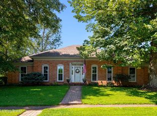 8901 Swan Hill Rd, Louisville, KY 40241