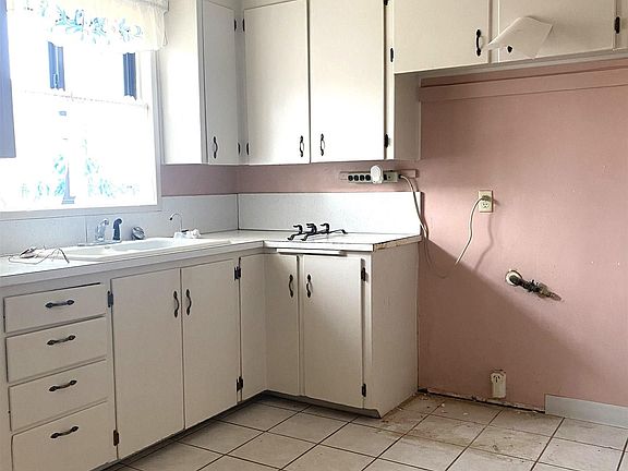 2nd image of 1206 W Clayton Ave