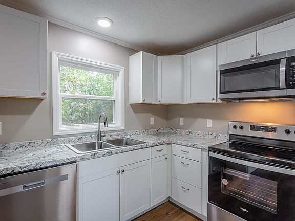 2nd image of 424 Montclair Dr