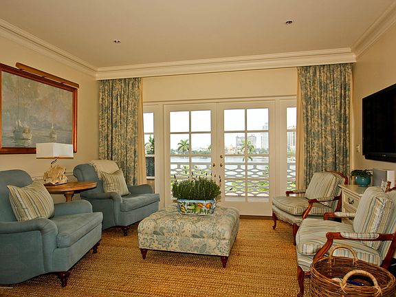 4th image of 315 S Lake Dr #Penthouse A