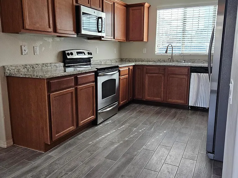2204 W Le Marche Ave — Photo 20