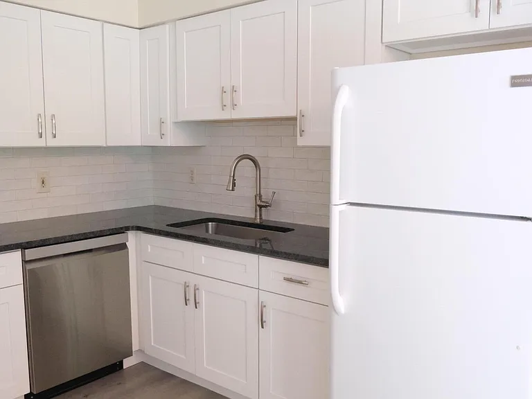 93 Oak Ln — Photo 8