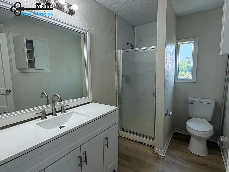 5828 S Farm Road 67 — Photo 2