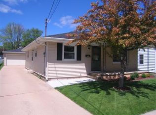 708 Park Ave, Little Chute, WI 54140