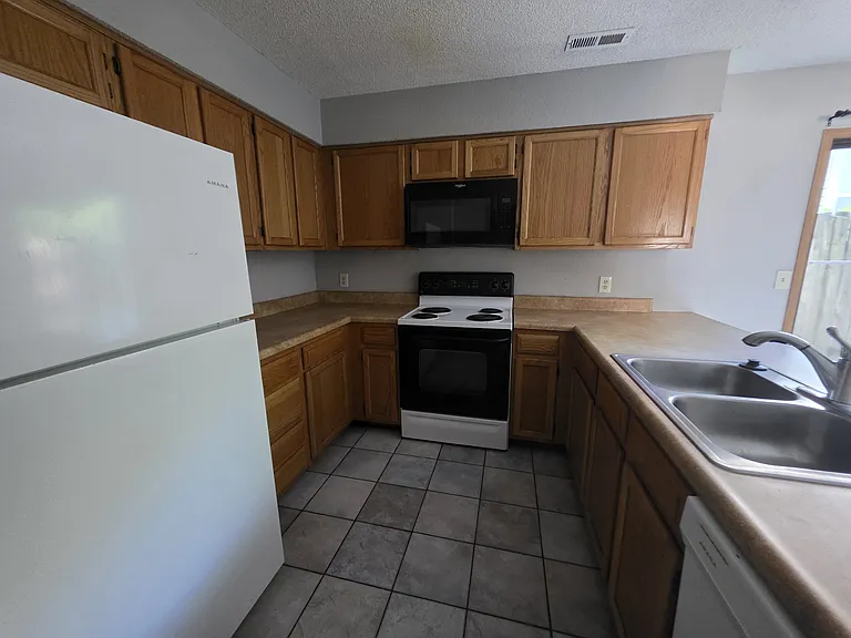 444 Florida St #2 — Photo 4