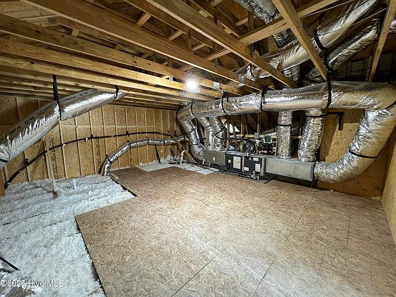 4th image of 3725 Huntcliff Drive