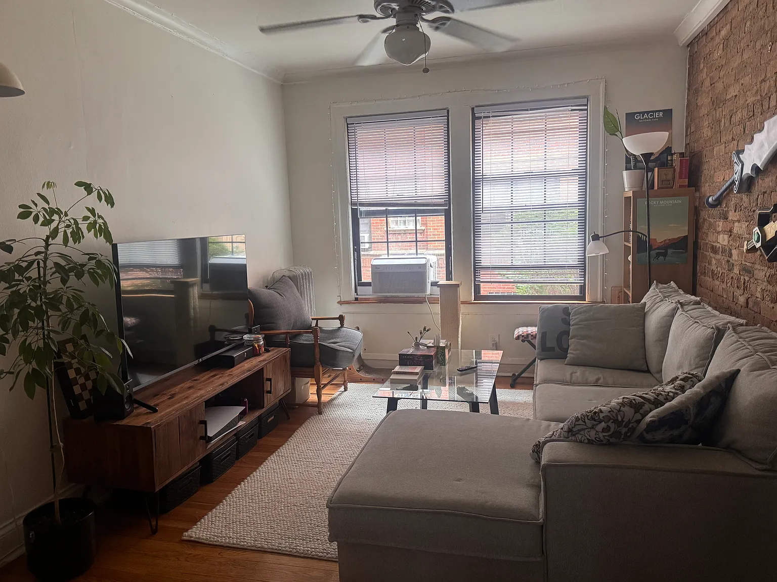 2 bed, 900 sqft, $1,945 — Photo 1