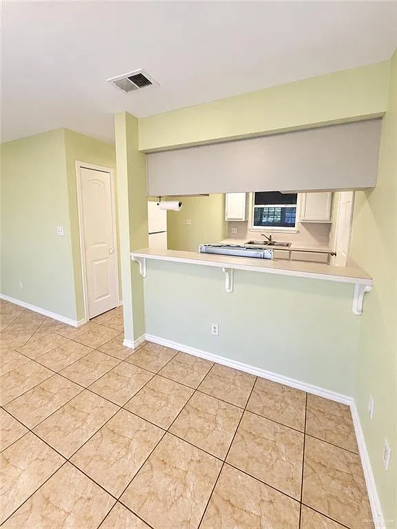 3 bed, 2.0 bath, 1299 sqft, $1,400 — Photo 4