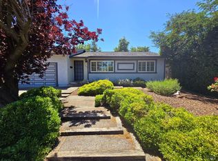 1044 Crinella Dr, Petaluma, CA