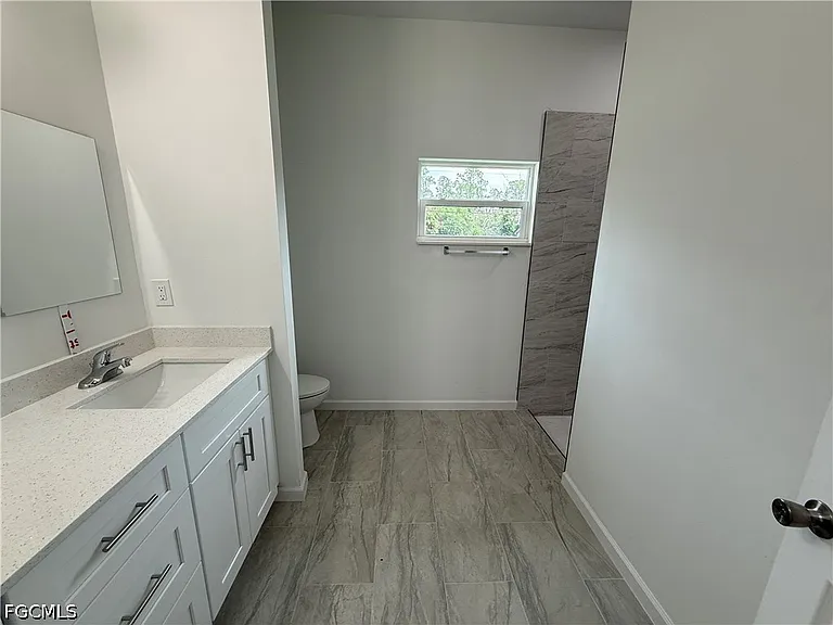 1103 W 10th St — Photo 13