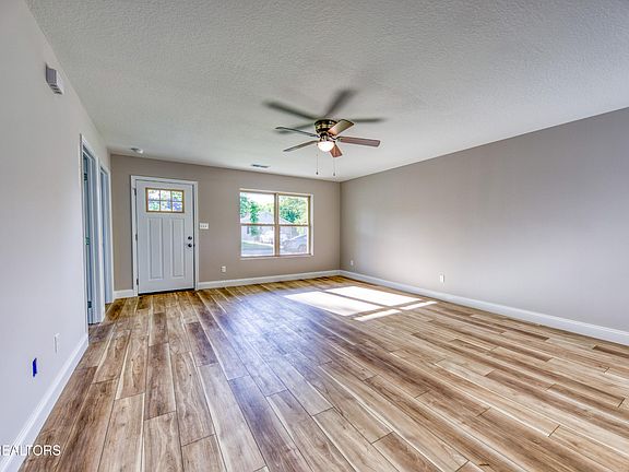 5th image of 2725 Tarleton Ave