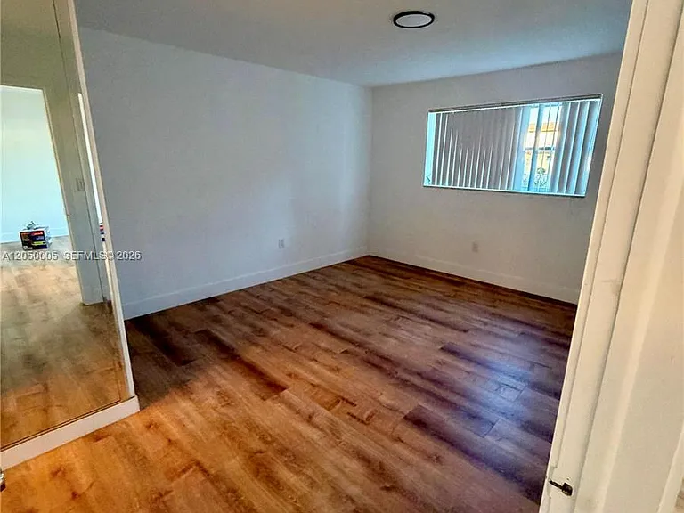 20200 NE 27th Ct #6 — Photo 4