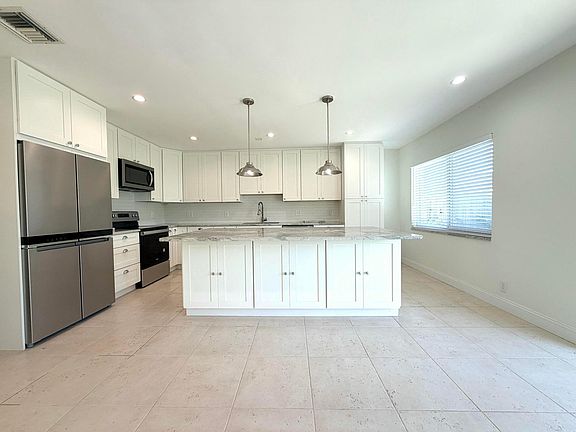 4th image of 2648 NE 9TH Street