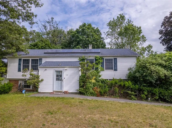 668 Hawkins Road E, Coram, NY 11727