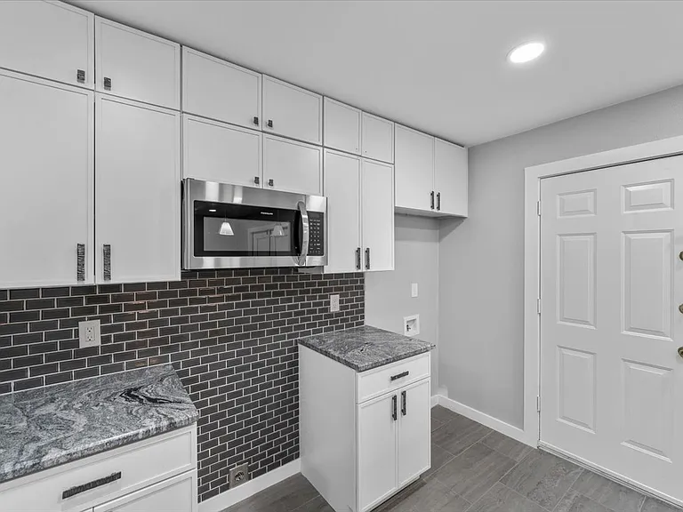 305 Valley Park Dr — Photo 12