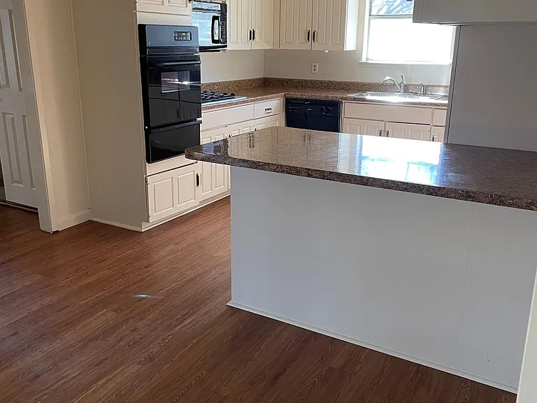 109 SW Cindy Ln — Photo 5