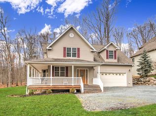 113 Cypress Ln, Greentown, PA 18426
