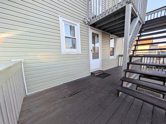 3rd image of 88 Amsterdam Ave Floor 2