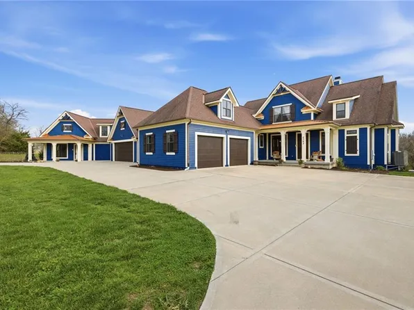 5763 W 335th St, Louisburg, KS 66053