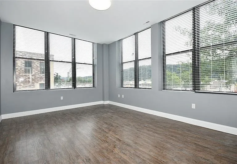 401 9th St #301 — Photo 2