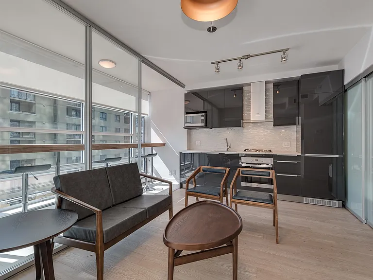 1283 Howe St #705 — Photo 8