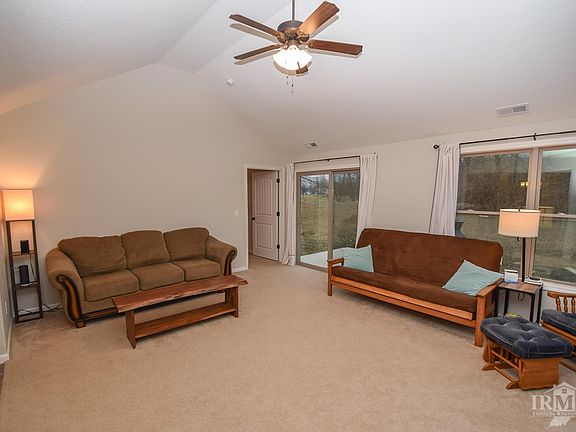 3rd image of 18 Clubview Dr