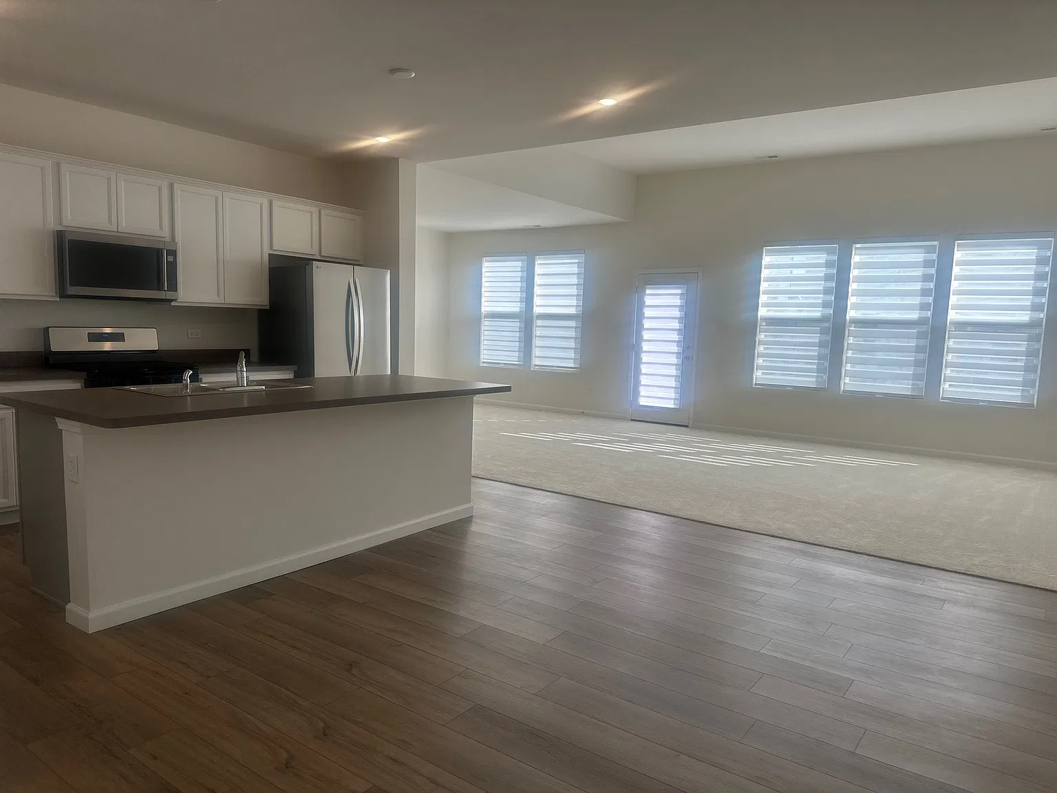 3 bed, 2.5 bath, 2104 sqft, $3,550 — Photo 3