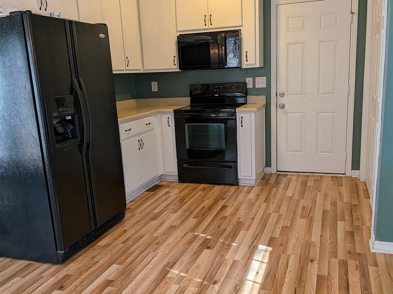 3 bed, 2.0 bath, 1384 sqft, $1,650 — Photo 4