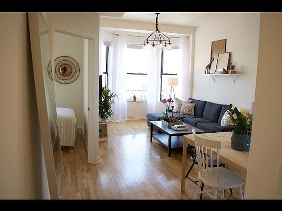 2nd image of 946 N Orleans St #202