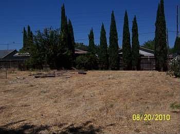 3rd image of 2251 E 9th St