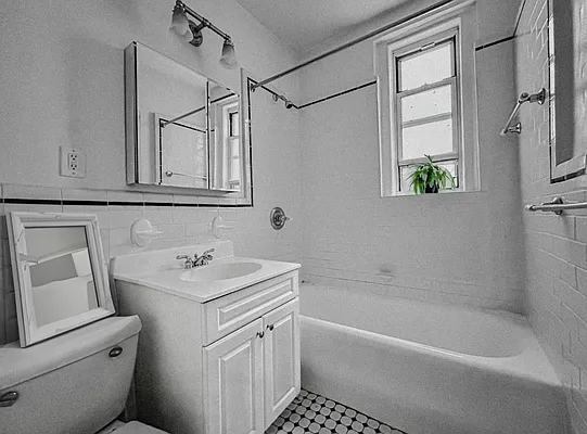 Rented by Manhattan Realty Group | media 16