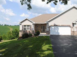 121 Country View Ct, Galena, IL 61036