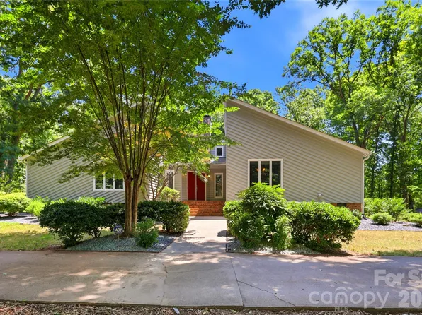 229 Cari Ln, Matthews, NC 28104