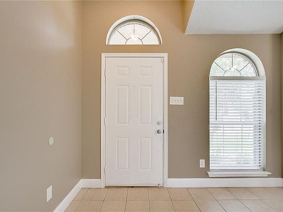 3rd image of 2528 Hidden Springs Dr