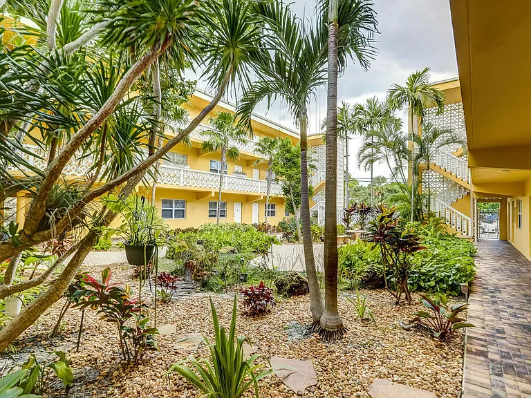 815 Middle River Dr #106 — Photo 44