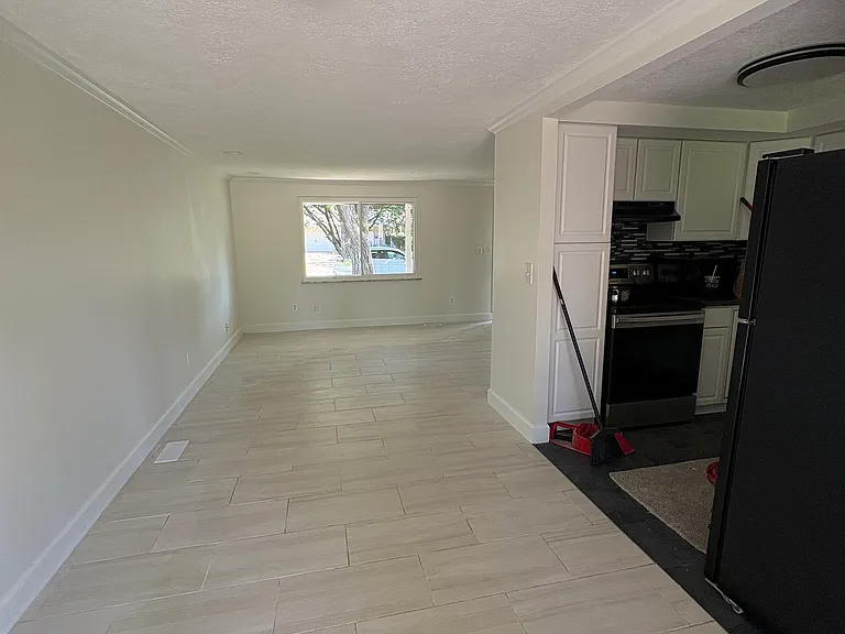 6337 Larcomb Dr — Photo 3