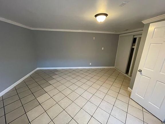 4th image of 2498 Illinois St