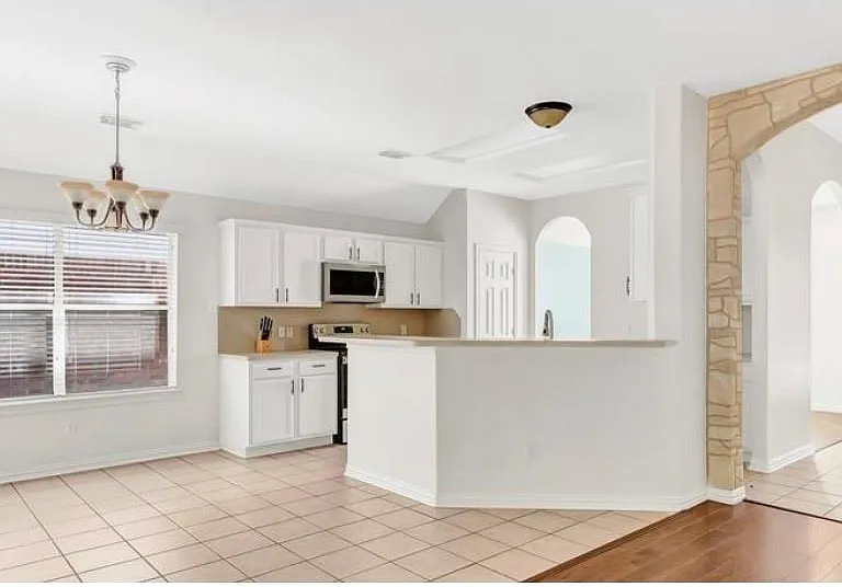 6827 Atasca Creek Dr — Photo 3