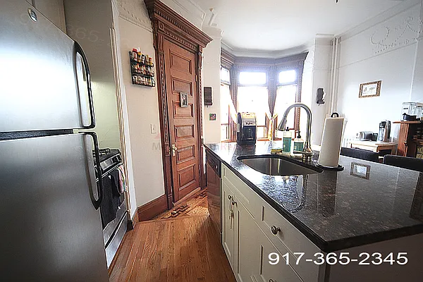 Rented by Metropolitan Realty | media 10