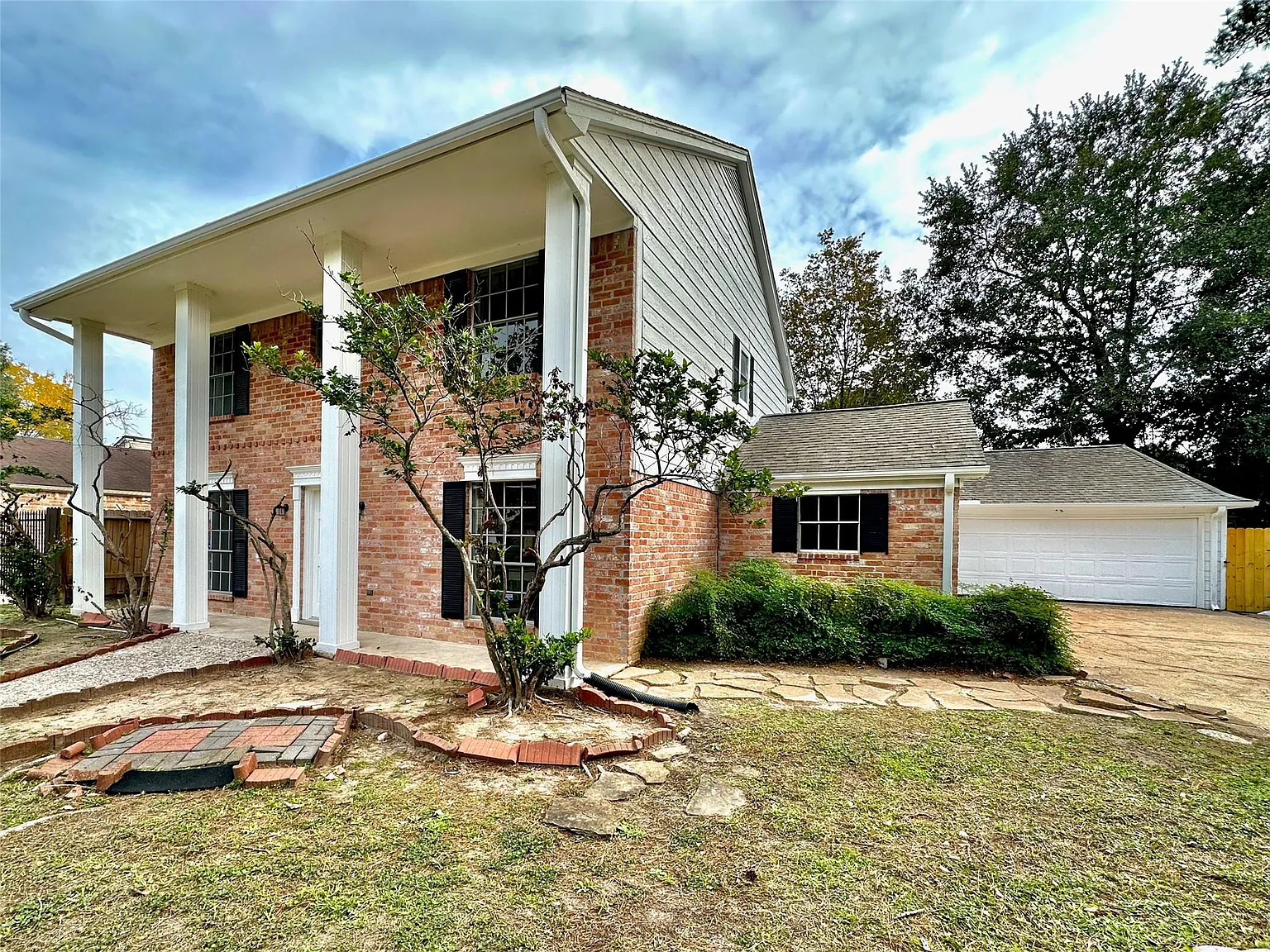 4 bed, 2.5 bath, 2546 sqft, $2,300 — Photo 2