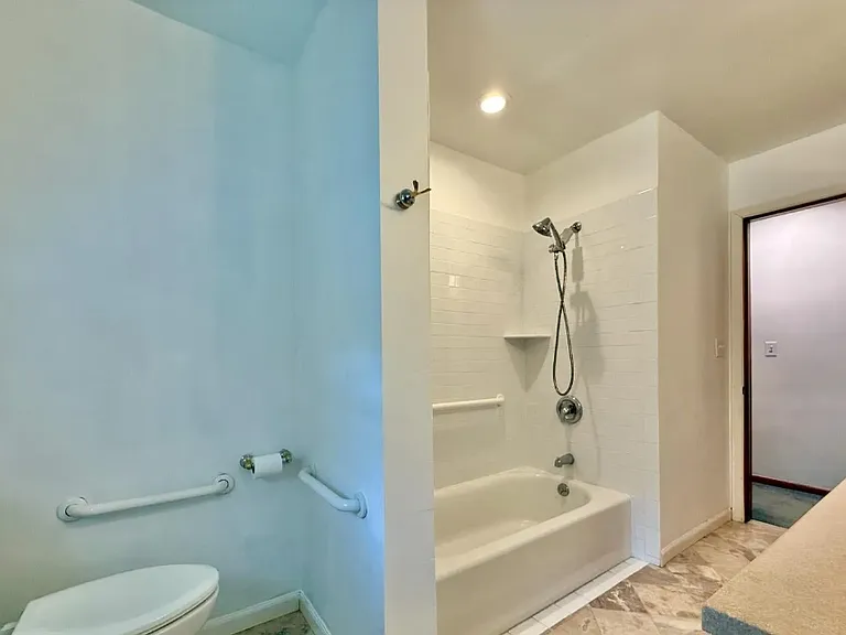 452 Cranbury Rd — Photo 9