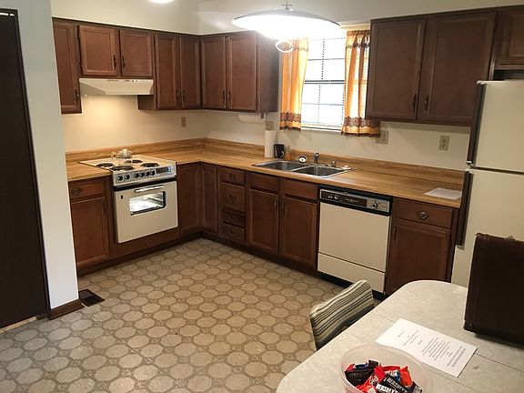 3rd image of 665 Preston Dr