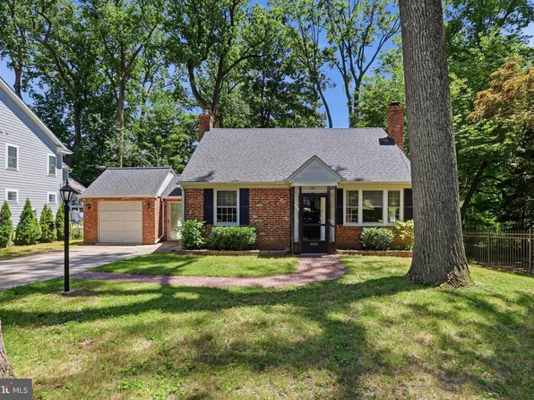 8 Sabine Ave, Narberth, PA 19072
