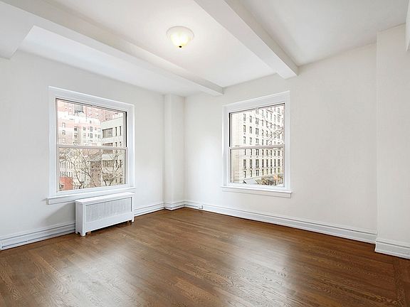 3rd image of 135 E 74th St APT 4B