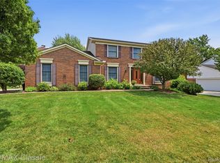 9700 Red Maple Dr, Plymouth, MI 48170