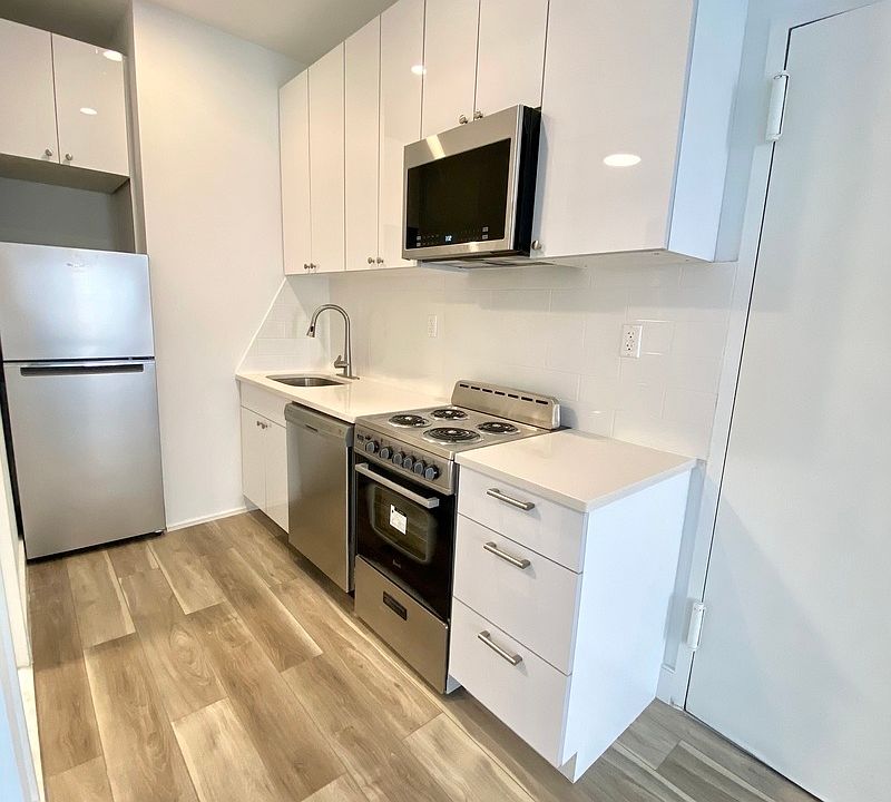 1st image of 880 Lexington Ave APT 3A