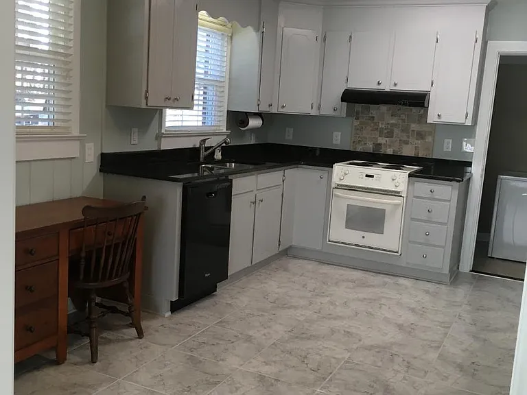 122 Harrington Ave — Photo 3