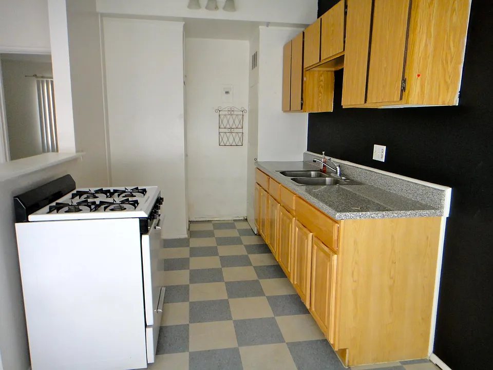 202 W Mayfair Ave #204