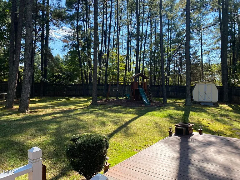 5 Trump Ct — Photo 22