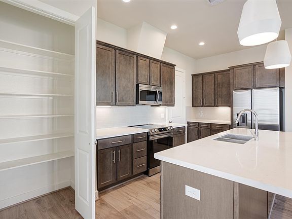 3rd image of 5923 Jasper Jones Way